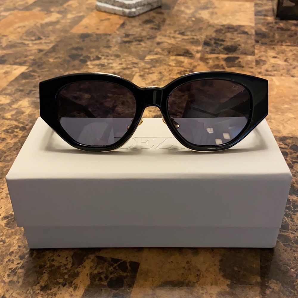 DEZI CHARGE IT SUNNIES